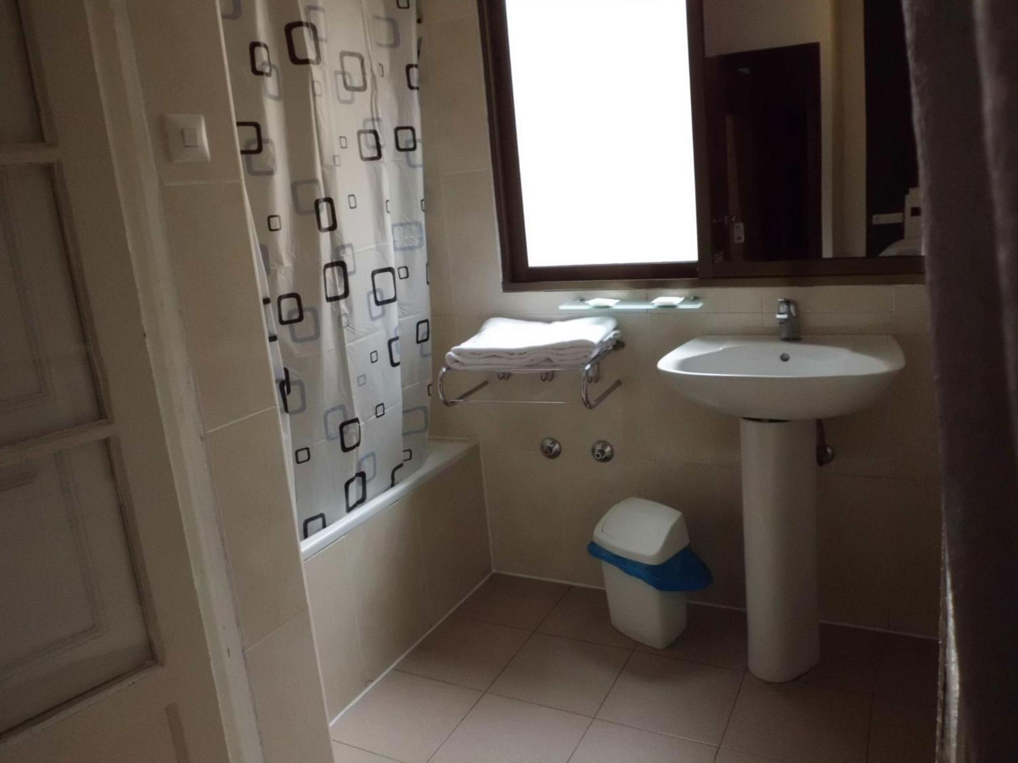 Hostal Lima Valladolid Extérieur photo