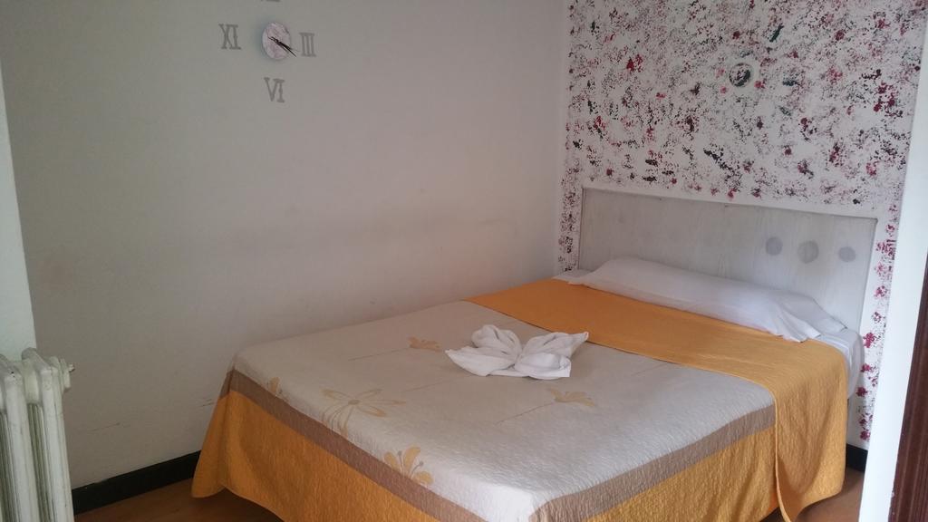Hostal Lima Valladolid Extérieur photo