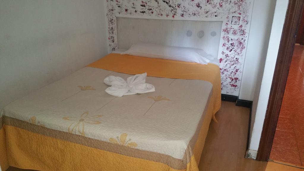 Hostal Lima Valladolid Extérieur photo