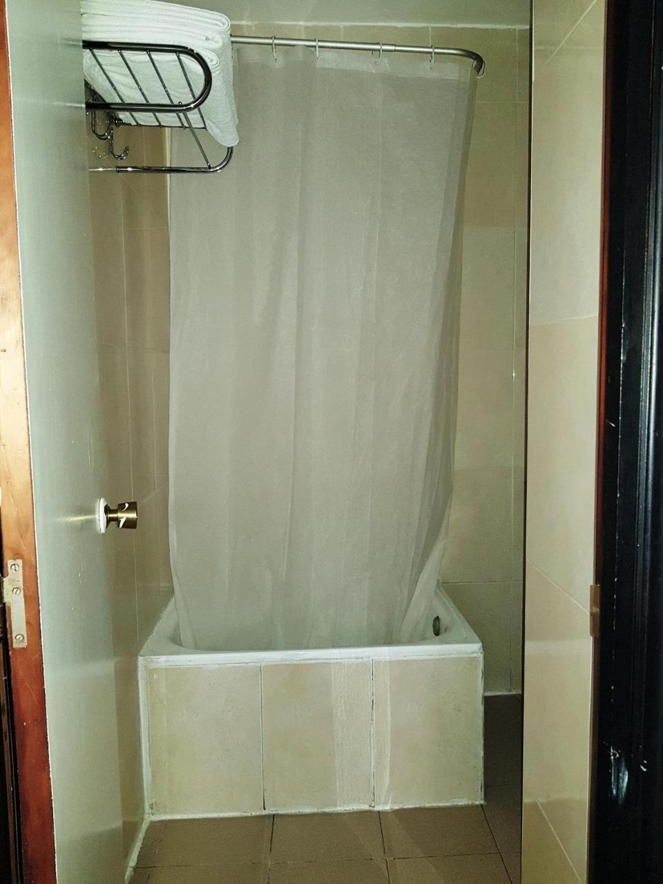 Hostal Lima Valladolid Extérieur photo